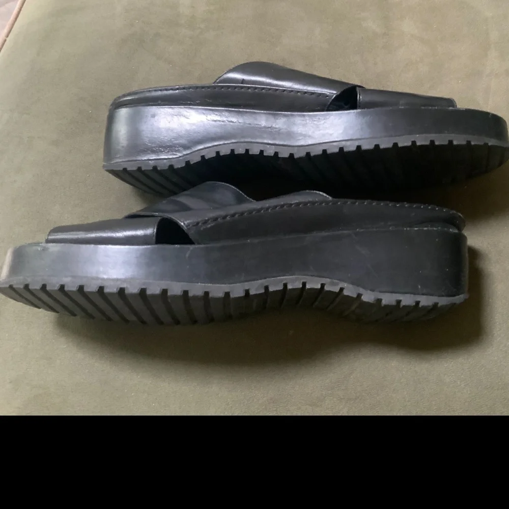Cole Haan • (9.5) Black Leather Slide Sandals